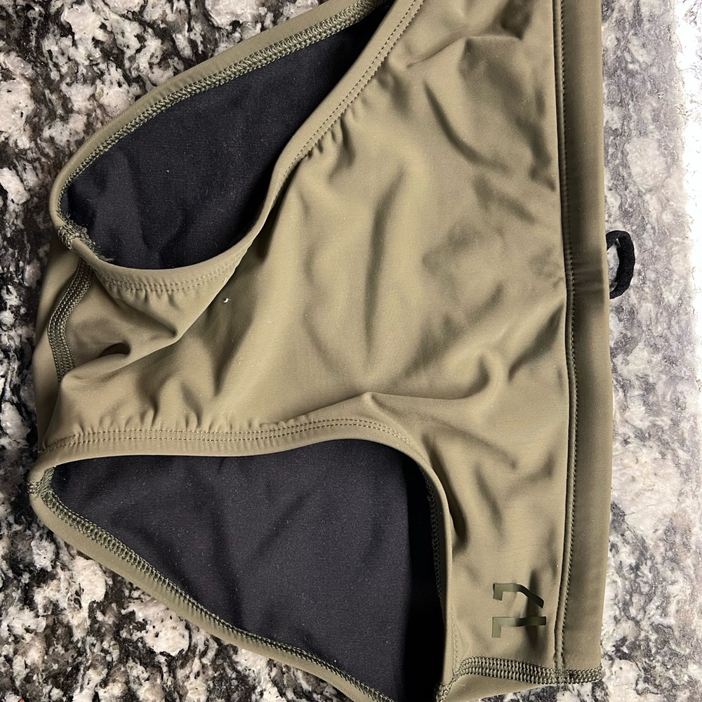 NOBULL Green Performance Shorts Ergonomic Design Moisture-Wicking